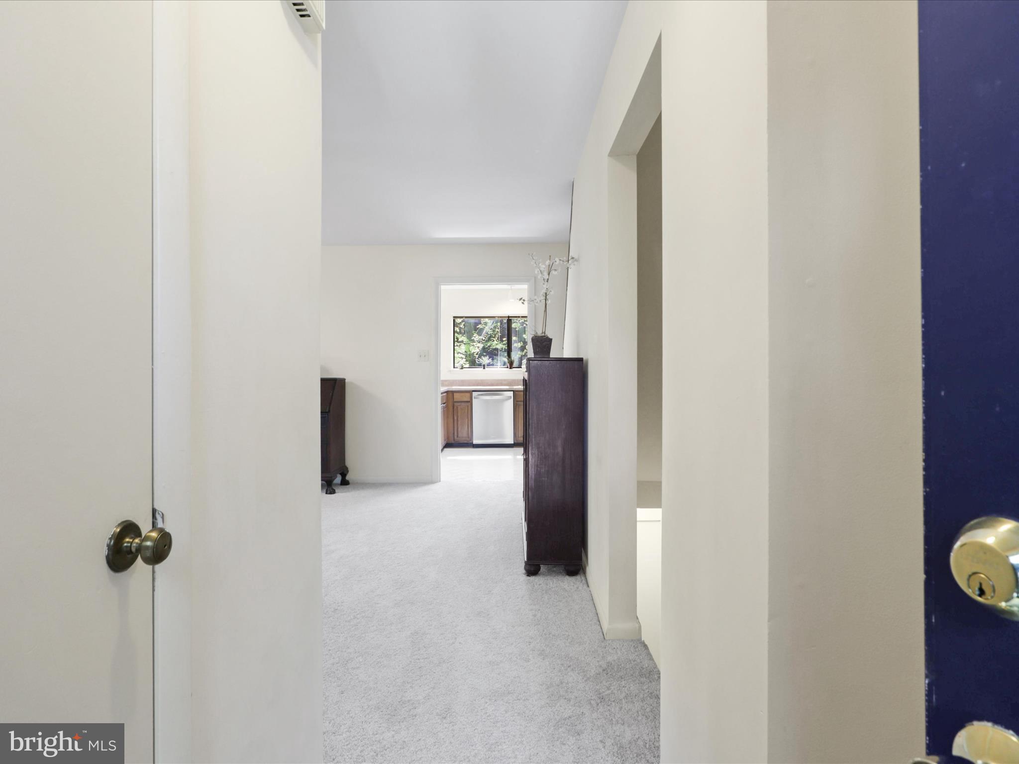 2030 Swans Neck Way Reston, VA 20191 - Photo 4 of 65 Foyer