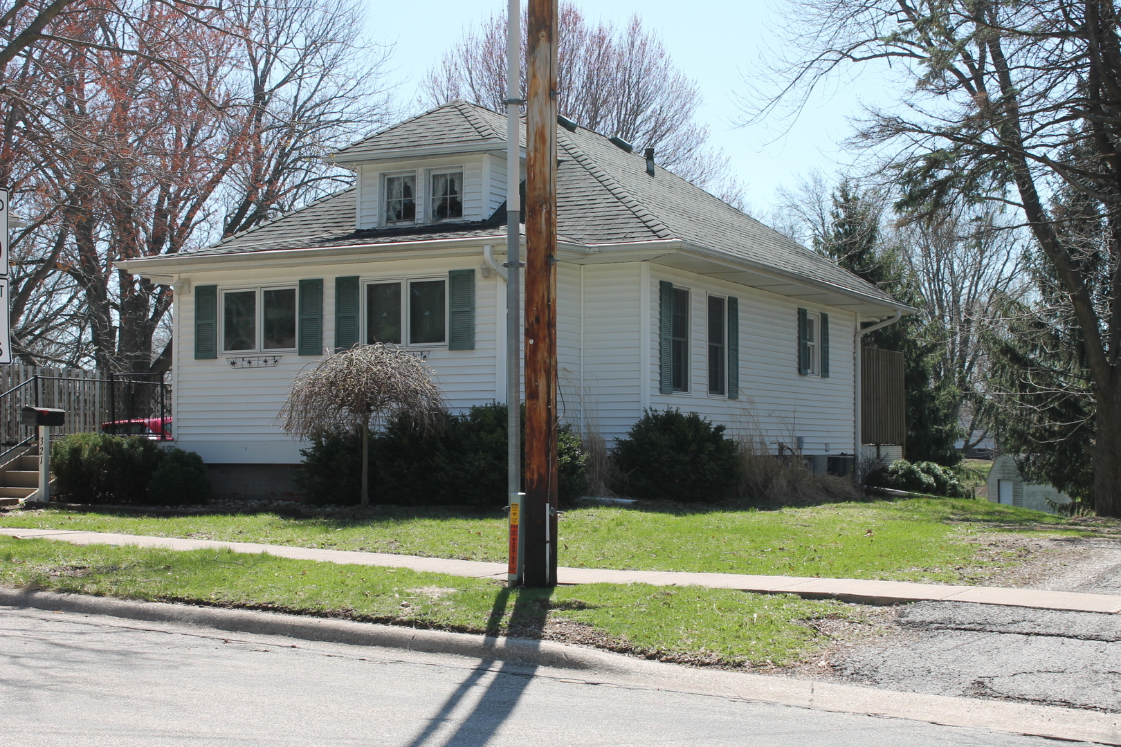 321 West South Street Cambridge, IL 61238 - Photo 4 of 28