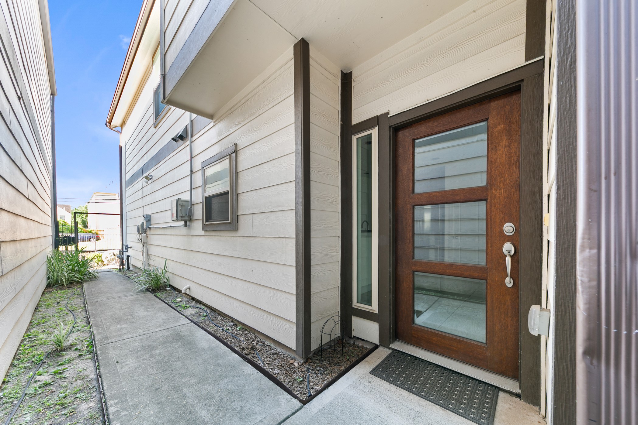 1809 Wichita Street Houston, TX 77004 - Photo 2 of 32 a view of a house with a door and a window