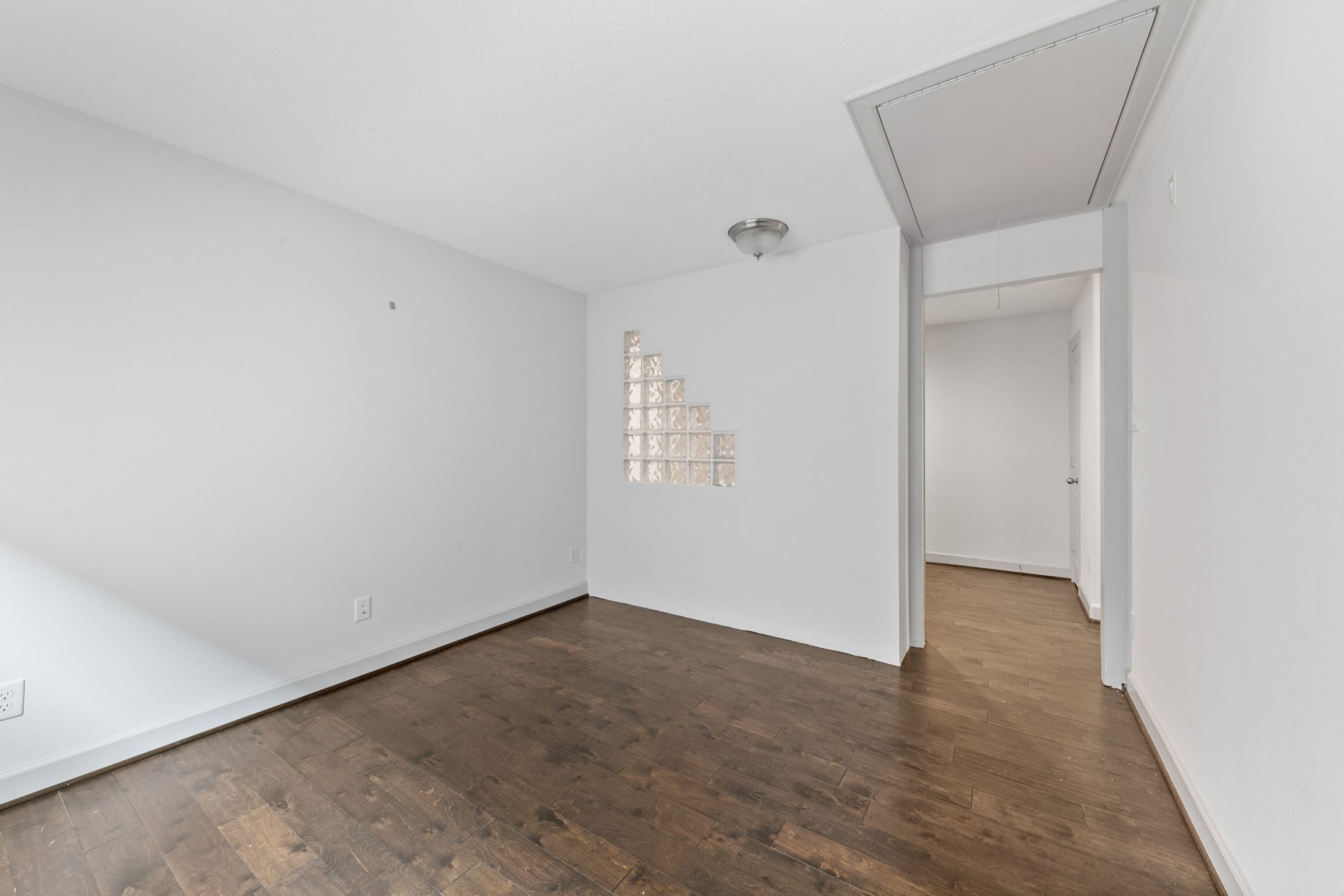 1809 Wichita Street Houston, TX 77004 - Photo 21 of 32 a view of an empty room