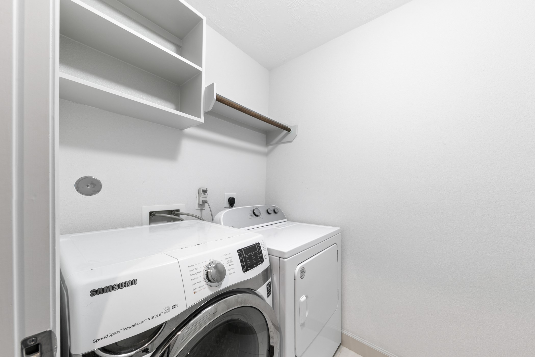 1809 Wichita Street Houston, TX 77004 - Photo 22 of 32 a utility room with dryer and washer