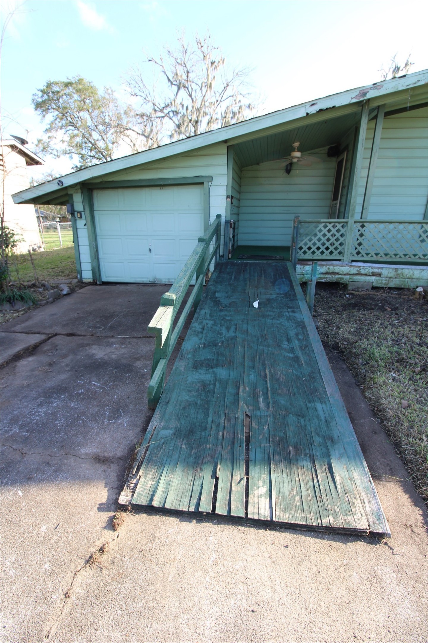 430 Winding Way Street Lake Jackson, TX 77566 - Photo 13 of 38