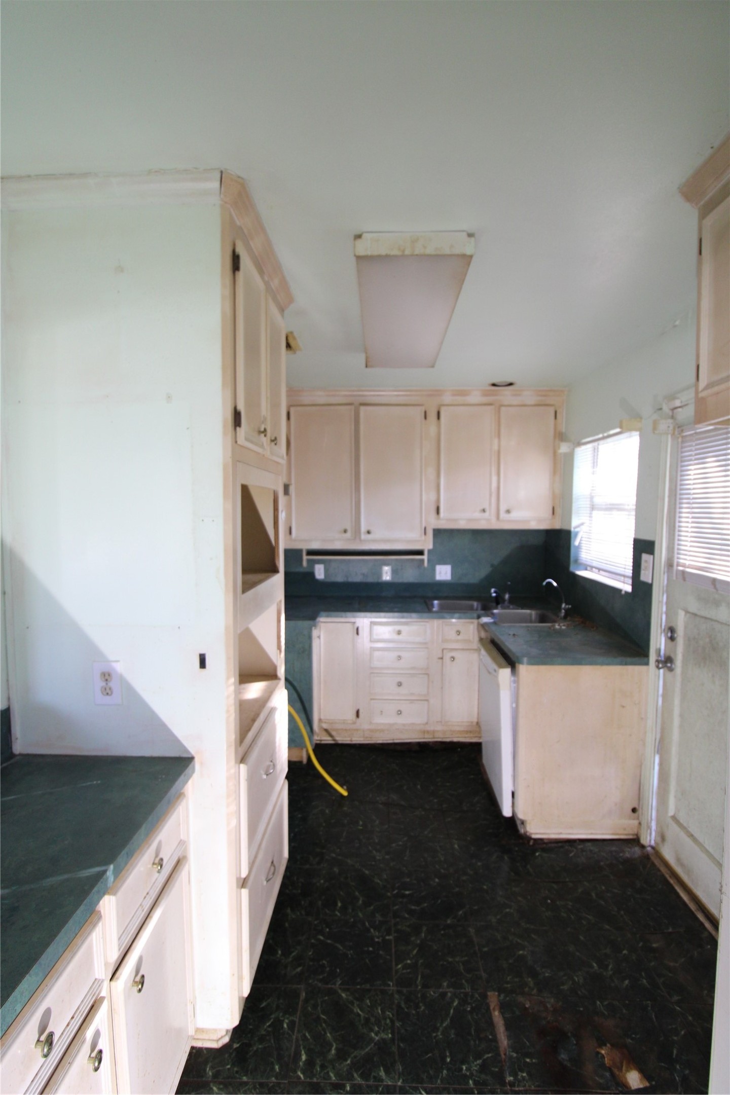 430 Winding Way Street Lake Jackson, TX 77566 - Photo 20 of 38 a kitchen with granite countertop white cabinets and white appliances