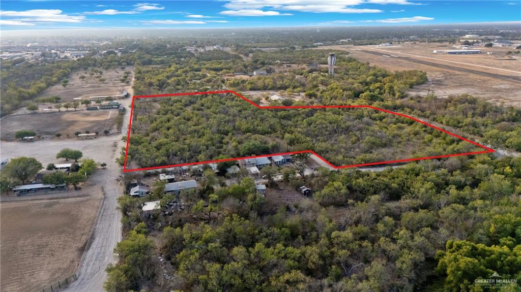 1706 East Ashley Road San Antonio, TX 78214 - Photo 11 of 16 Expansive lot featuring mature trees and a substantial land area