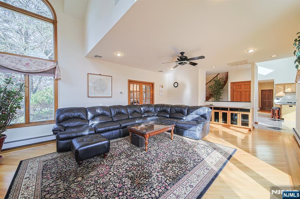 19 Dave Espie Way Wayne, NJ 07470 - Photo 11 of 49