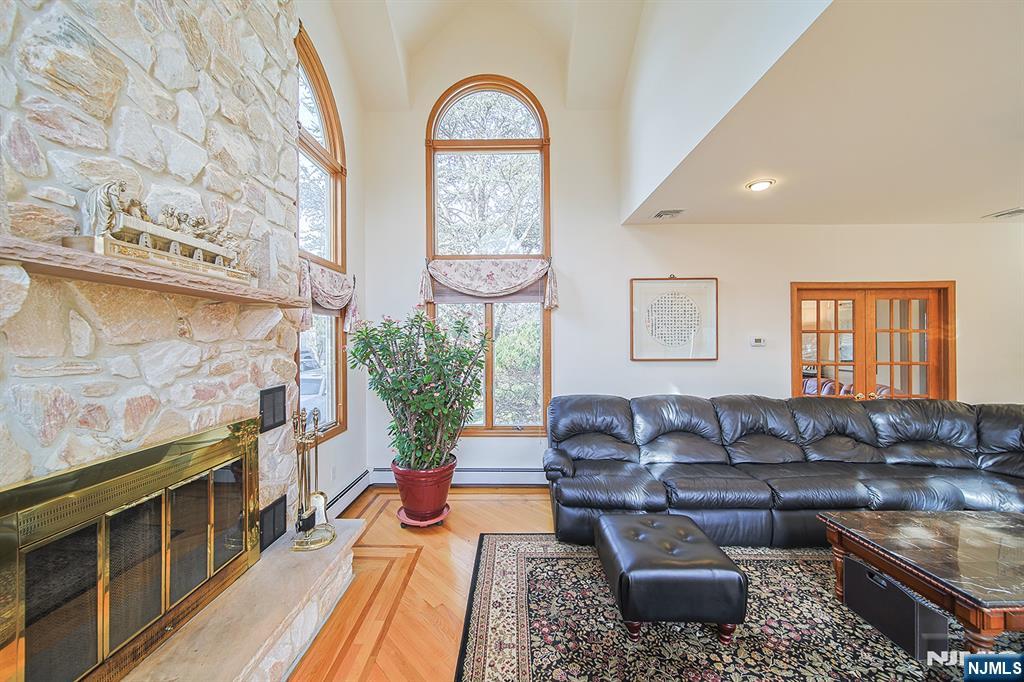 19 Dave Espie Way Wayne, NJ 07470 - Photo 12 of 49