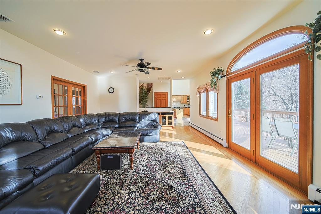 19 Dave Espie Way Wayne, NJ 07470 - Photo 13 of 49