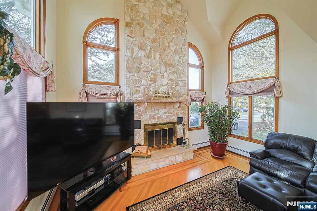 19 Dave Espie Way Wayne, NJ 07470 - Photo 14 of 49