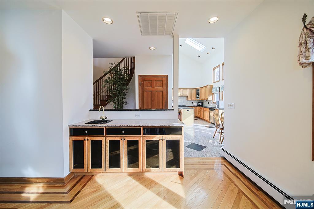 19 Dave Espie Way Wayne, NJ 07470 - Photo 15 of 49