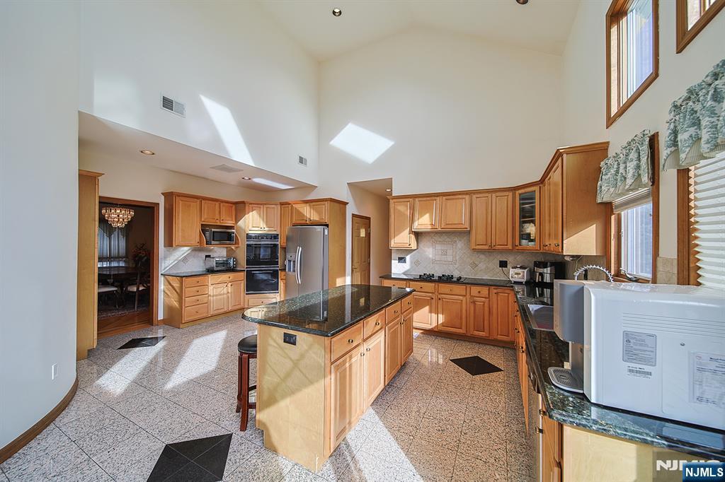 19 Dave Espie Way Wayne, NJ 07470 - Photo 18 of 49