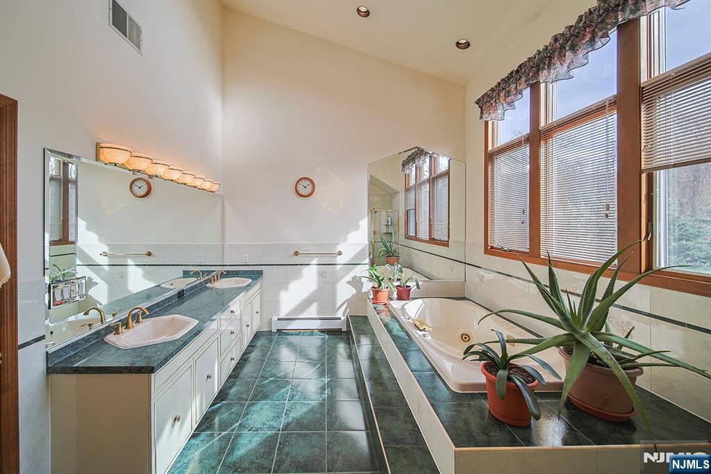 19 Dave Espie Way Wayne, NJ 07470 - Photo 32 of 49