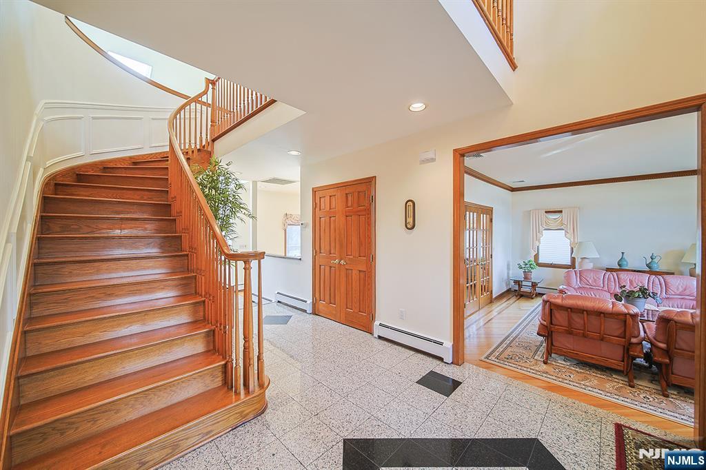 19 Dave Espie Way Wayne, NJ 07470 - Photo 4 of 49