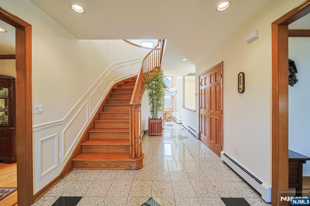 19 Dave Espie Way Wayne, NJ 07470 - Photo 5 of 49