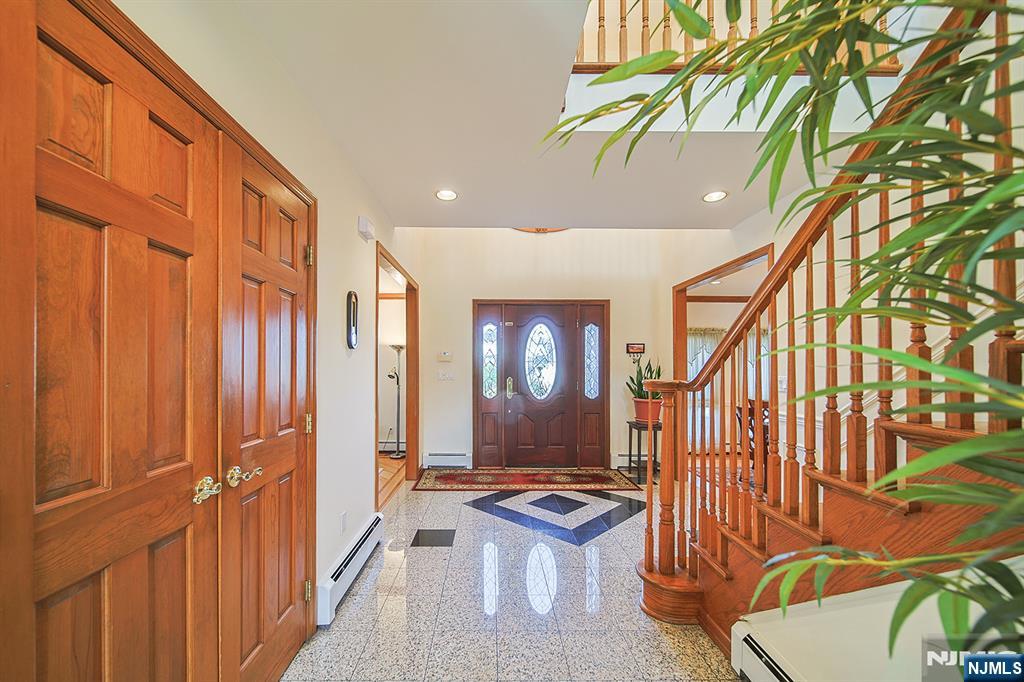 19 Dave Espie Way Wayne, NJ 07470 - Photo 6 of 49