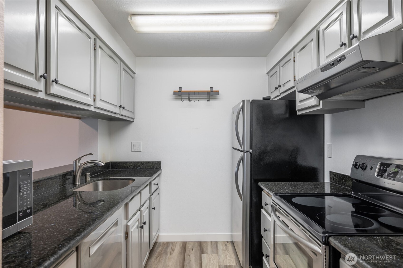 2419 East Madison Street, Unit 2461 Seattle, WA 98112 - Photo 11 of 21