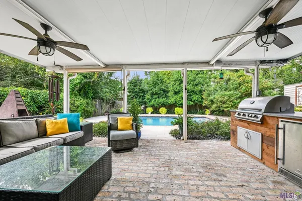 $590,000 | 39 Stonebridge Court, Mandeville, LA 70448