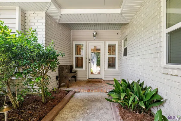 $590,000 | 39 Stonebridge Court, Mandeville, LA 70448