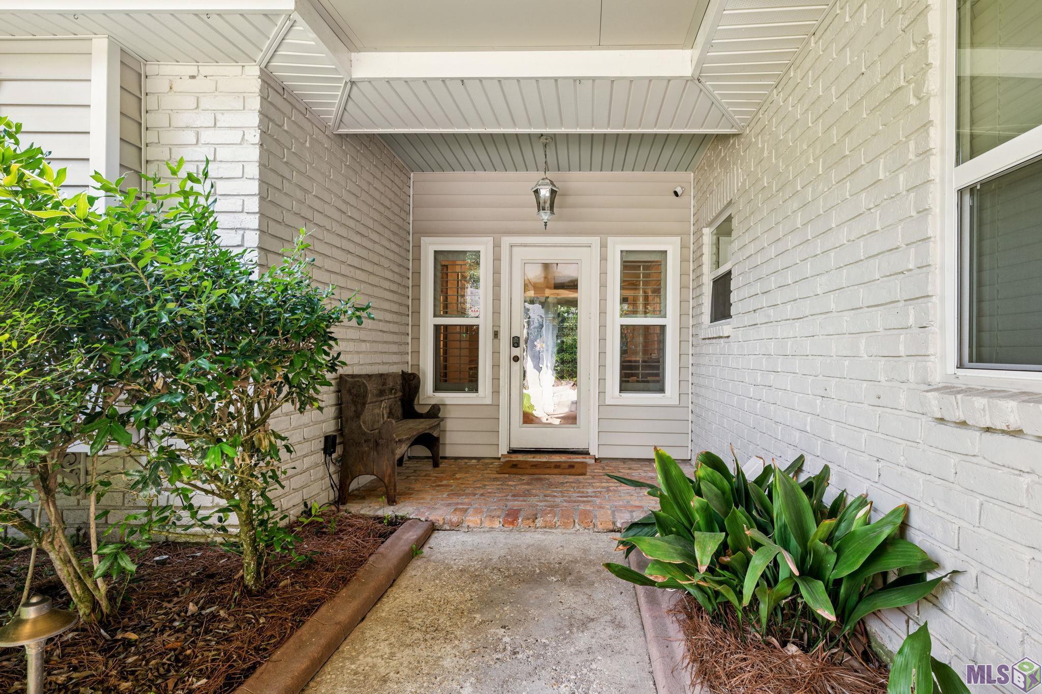 39 Stonebridge Court Mandeville, LA 70448 - Photo 3 of 28