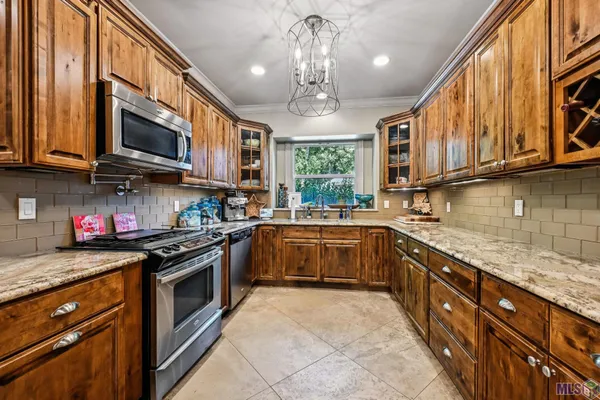 $590,000 | 39 Stonebridge Court, Mandeville, LA 70448