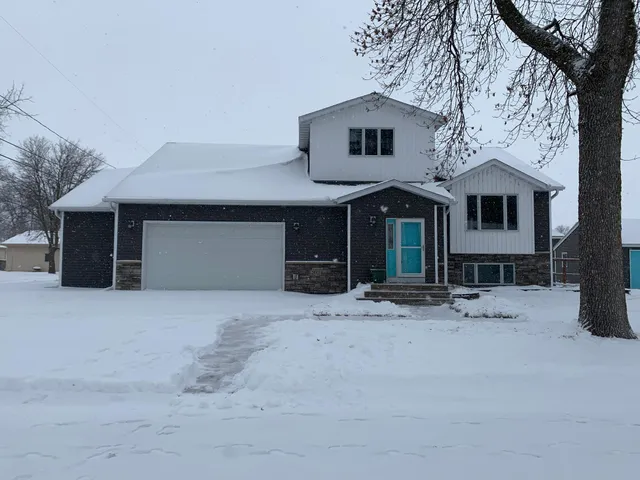 $399,900 | 402 Cedar Street, Nicollet, MN 56074