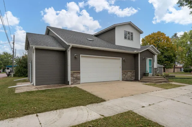 $399,900 | 402 Cedar Street, Nicollet, MN 56074