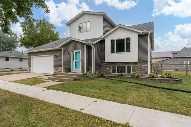 $399,900 | 402 Cedar Street, Nicollet, MN 56074