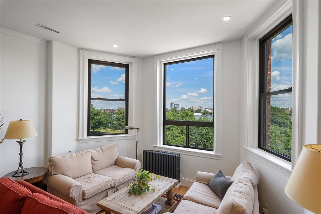 31 Bay State Road, Unit 4 Boston, MA 02215 - Photo 4 of 42