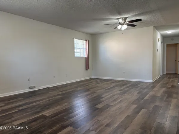 $1,450 | 205 Brookwood Circle, Lafayette, LA 70506