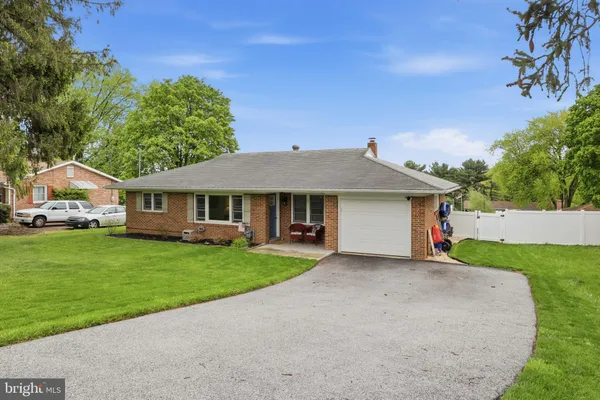 $319,900 | 332 Donna Lane, York, PA 17403