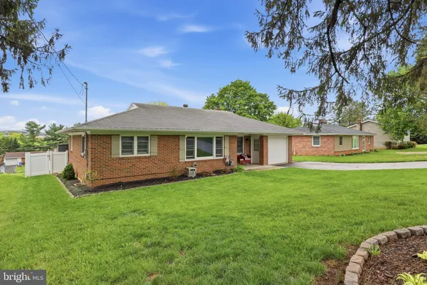 $319,900 | 332 Donna Lane, York, PA 17403