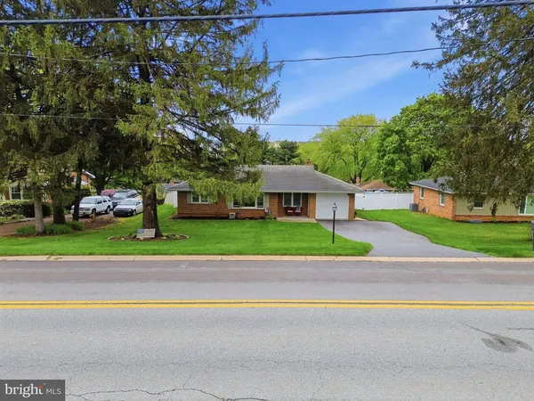$319,900 | 332 Donna Lane, York, PA 17403