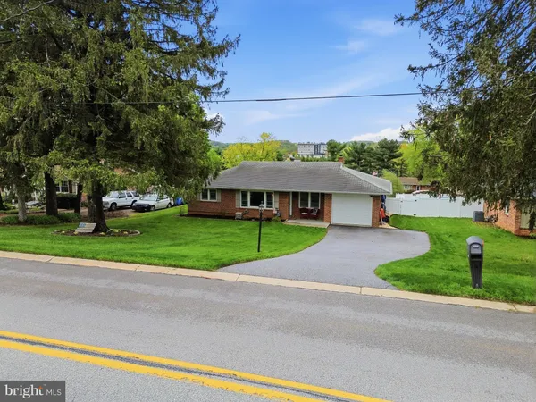 $319,900 | 332 Donna Lane, York, PA 17403