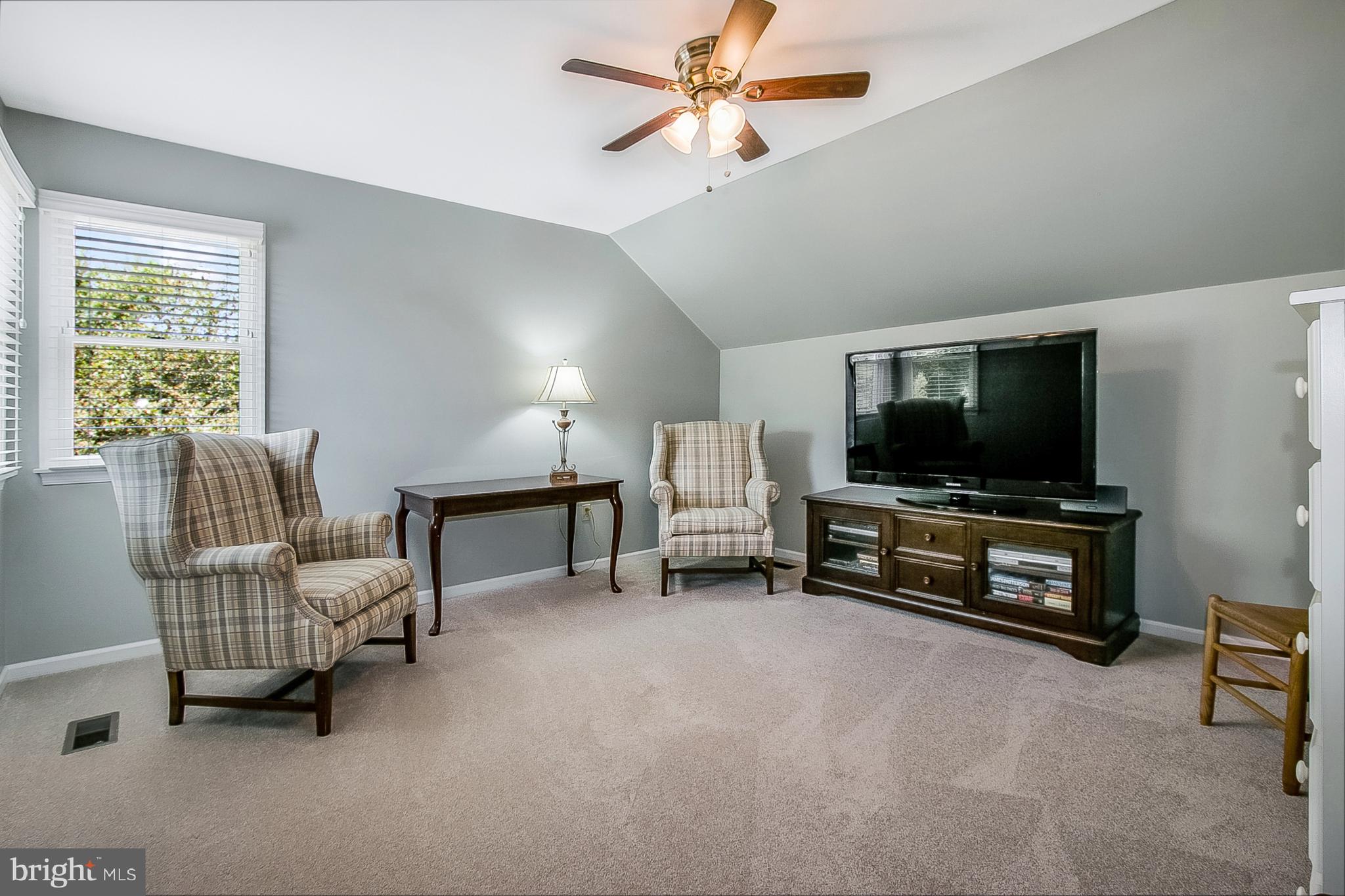 204 South Pond Road Hockessin, DE 19707 - Photo 20 of 39 Spacious Sitting Room - Would Make a Great Closet!