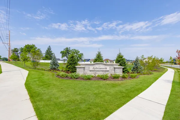 $476,681 | 5796 East 110th Avenue, Winfield, IN 46307