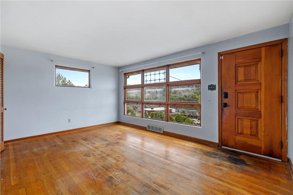 112 Chestnut Place Irwin, PA 15642 - Photo 4 of 32