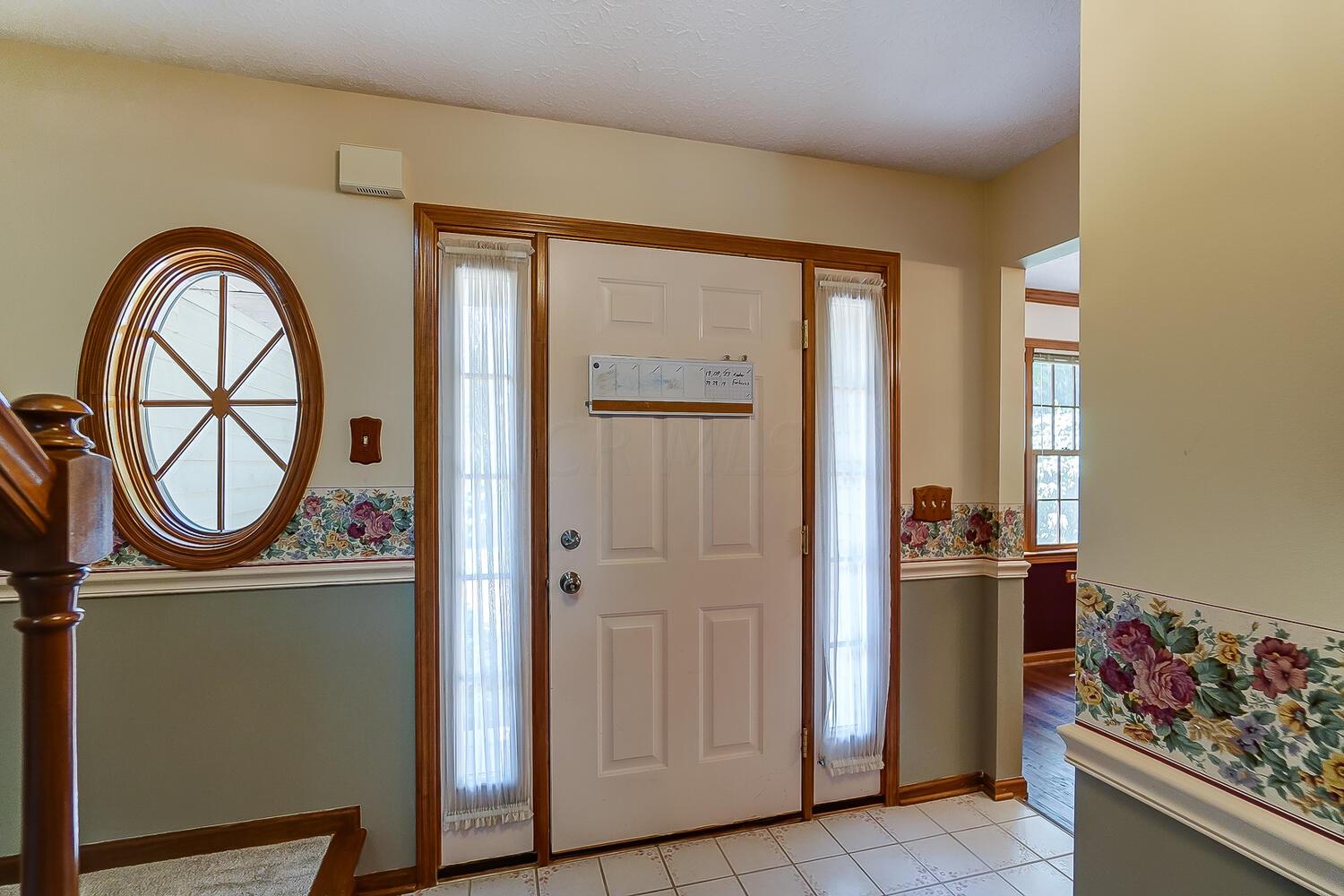 667 Ridenour Road Columbus, OH 43230 - Photo 6 of 66