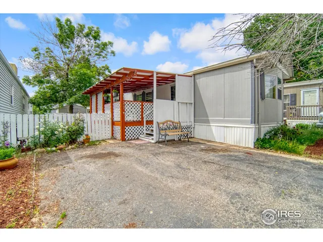 a view of outdoor space with front of house
