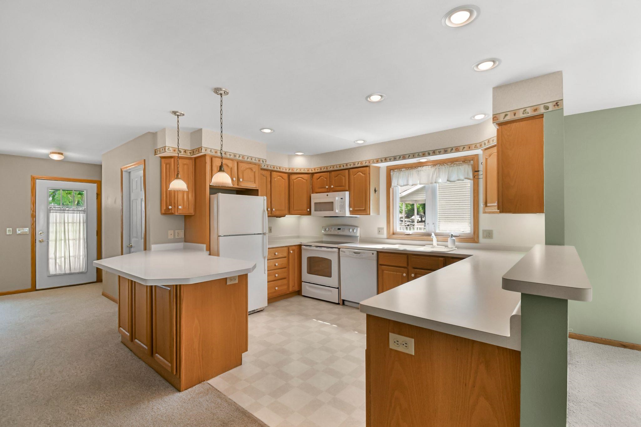 1352 15th Street Baraboo, WI 53913 - Photo 4 of 38