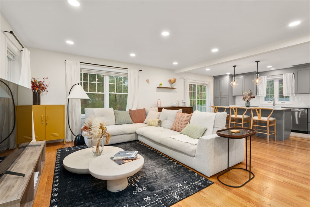 97 Batchelder Road Reading, MA 01867 - Photo 5 of 40