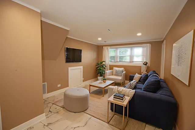 $3,000 | 9012 89th Street, Hickory Hills, IL 60457