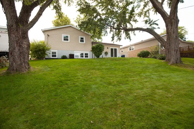 $3,000 | 9012 89th Street, Hickory Hills, IL 60457