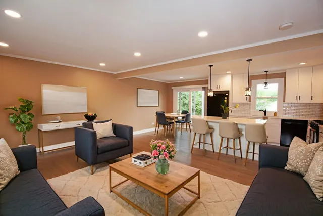 $3,000 | 9012 89th Street, Hickory Hills, IL 60457