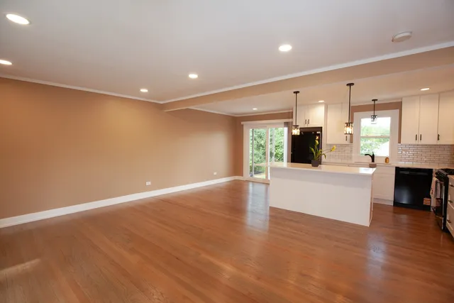 $3,000 | 9012 89th Street, Hickory Hills, IL 60457