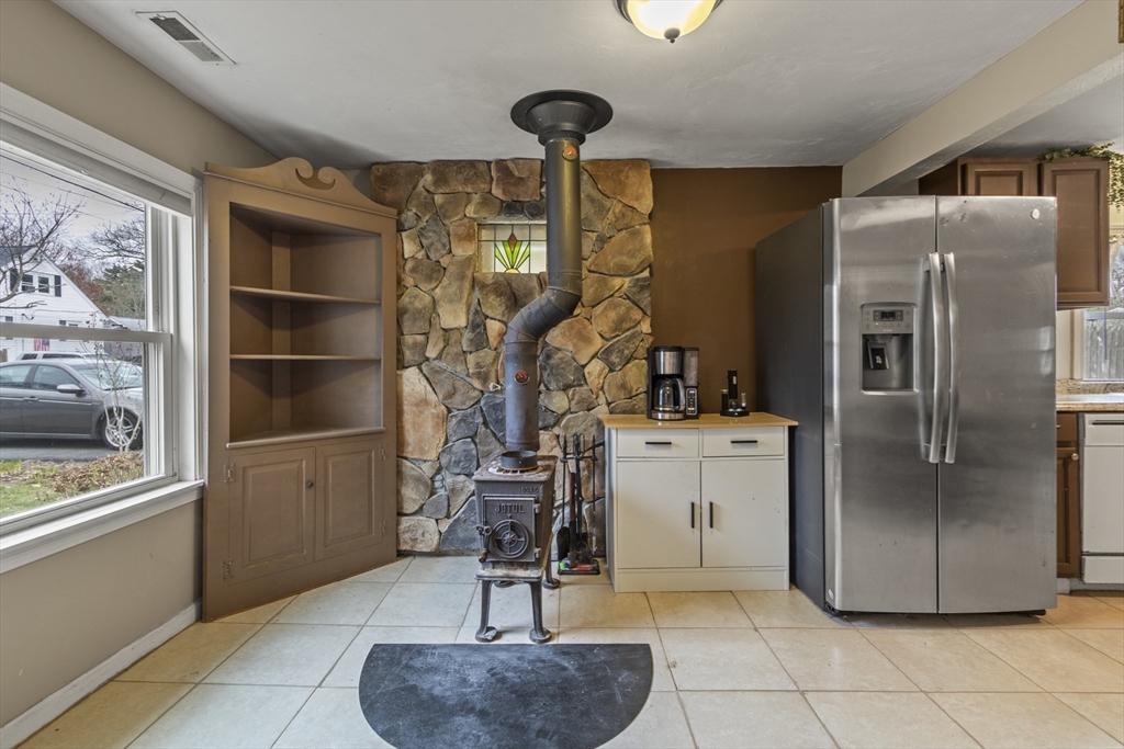 10 3rd Avenue Wareham, MA 02571 - Photo 5 of 32