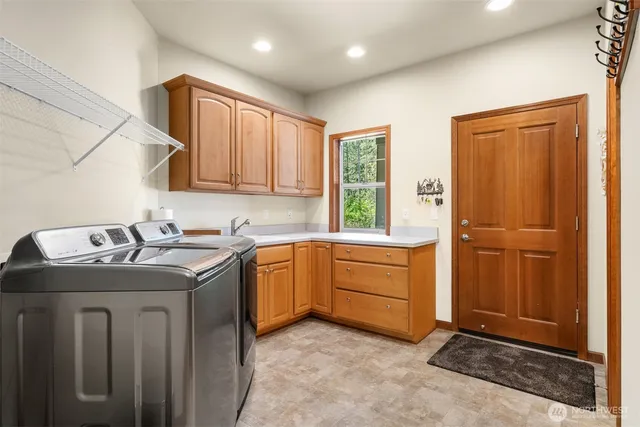 $935,000 | 425 400th Street South, Roy, WA 98580