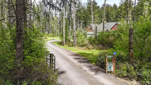 $935,000 | 425 400th Street South, Roy, WA 98580