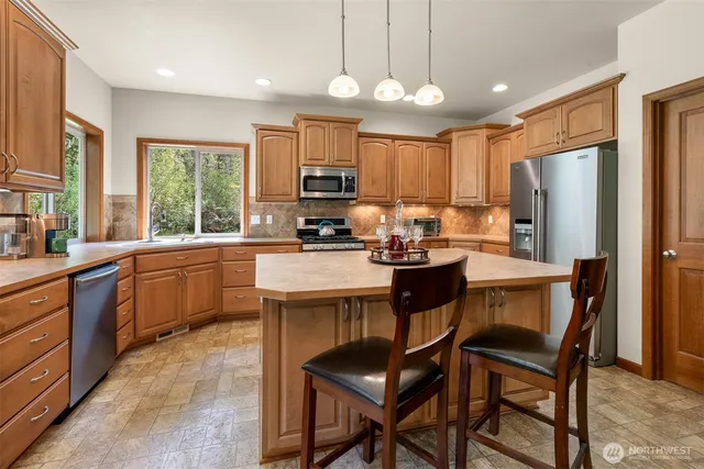 $935,000 | 425 400th Street South, Roy, WA 98580