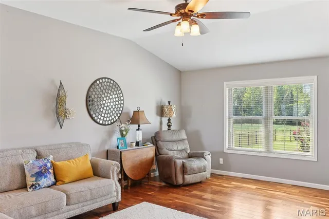 $699,000 | 15556 Old State Road, Carlyle, IL 62231