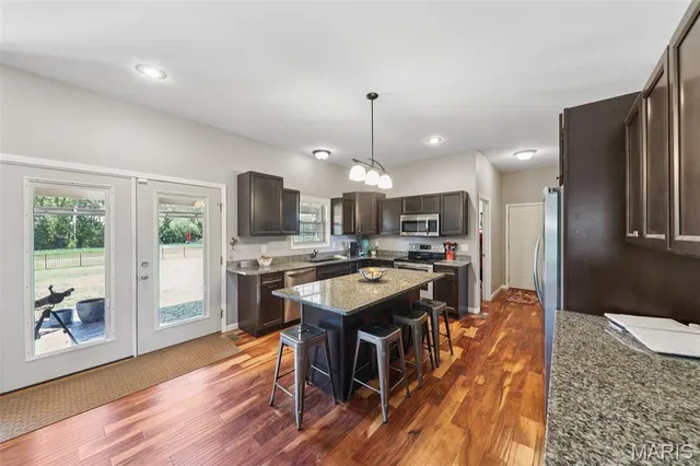 $699,000 | 15556 Old State Road, Carlyle, IL 62231