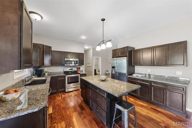 $699,000 | 15556 Old State Road, Carlyle, IL 62231